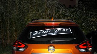 Viele Autohändler bieten zur Black Week noch bis Mitte nächster Woche satte Rabatte auf Fahrzeuge, Zubehör etc. an. (Bild: Yvonne Simon)