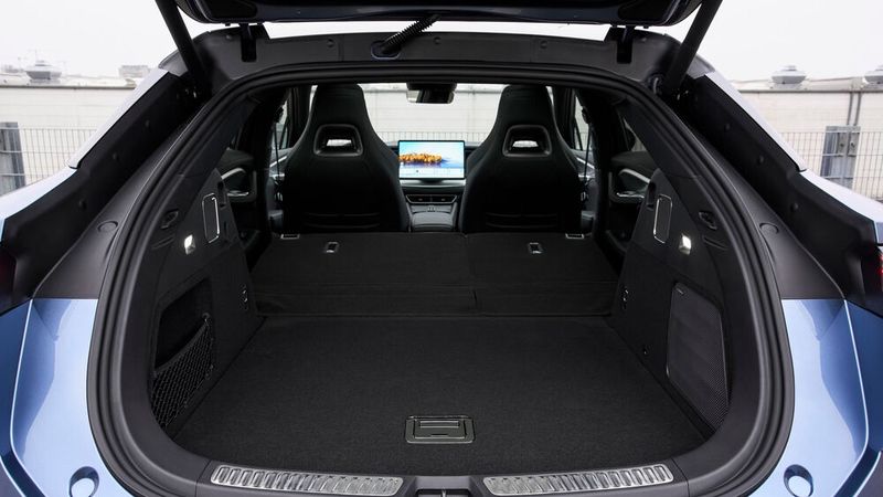 Ausreichend Ladelänge ist jedenfalls gegeben. (Bild: BYD)