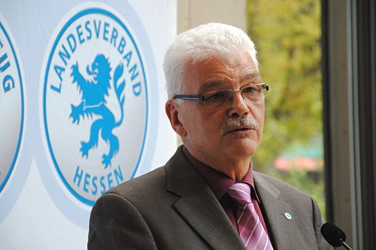 Sprach in Vertretung der Landesverbände: Dieter Paust, Hauptgeschäftsführer Landesverband Nordrhein-Westfalen. (Baeuchle)