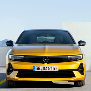 Damit ändert sich das Format und der Astra legt in Länge, Breite und Radstand ein paar Zentimeter zu. (Bild: Opel)