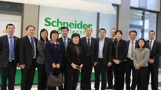 Am 10. Januar 2013 erhielt Schneider Electric am Standort Marktheidenfeld Besuch von einer chinesische Delegation hochrangiger Beamter des Ministeriums für Industrie und Technologie (MIIT - Ministry for Industry and Technology). (Bild: Schneider Electric)