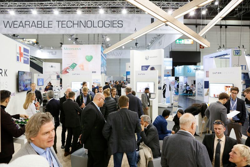 Wearables entwickeln sich vom nützlichen Privatgerät zu kleinen medizinischen Helfern. (Messe Düsseldorf / ctillmann)