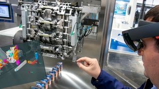 Die Hololens auf der Hannover Messe 2017. (Alex Schelbert/Microsoft)