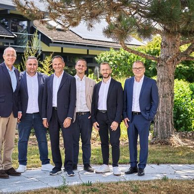 BCT stellt seine Führung neu auf, Jürgen Hillemann wechselt in den Aufsichtsrat. (v.l.n.r.) Prof. Dr. Markus Kramer, Martin Anliker, Klaus Erdrich, Dr.-Ing. David Roquetti Schneider, Sascha Ellmer und Jürgen Hillemann. (Bild: BCT Technology AG)