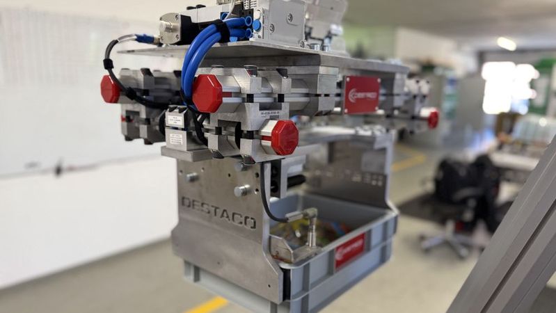 Längere Lebensdauer und geringerer Energieverbrauch im Destaco Boxgreifer, optimiert mit ACE Kleinstoßdämpfern der MC-Familie.(Bild:  Stabilus)