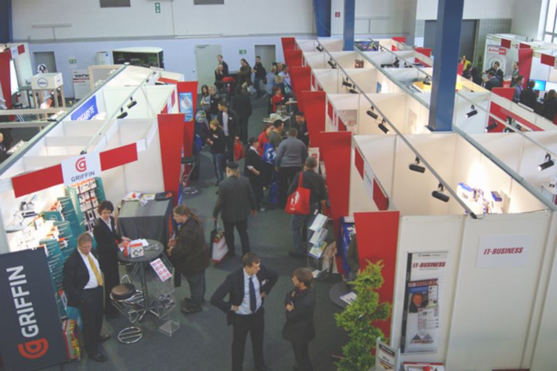 Bereits am frühen Vormittag herrschte reges Treiben auf den Messefluren. (Archiv: Vogel Business Media)