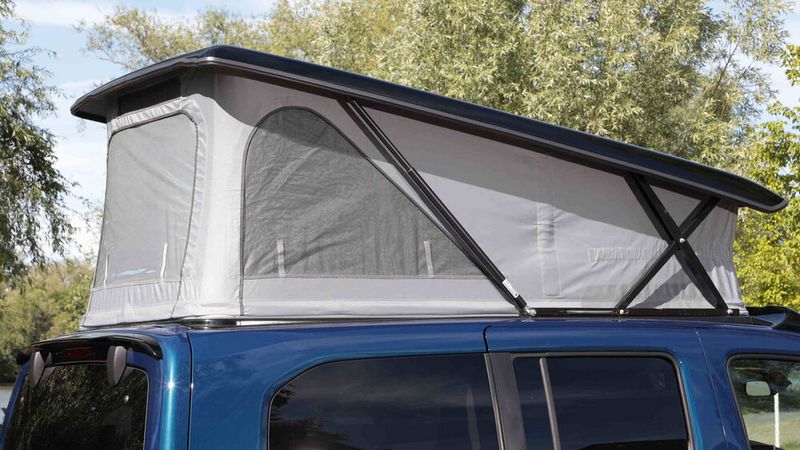 Wer es dunkel haben will, kann die Fenster vom Dachschlafzimmer blickdicht verschließen. (Bild: Vanderer)