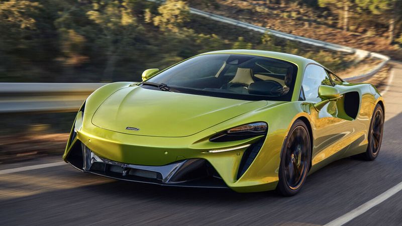Der zuletzt 4 Liter große V8 ist Geschichte und macht Platz für einen Sechszylinder mit 3 Litern Hubraum, der auf imposante 429 kW/585 PS kommt. (McLaren)