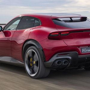 Der Purosangue hat 725 PS und schafft die Beschleunigung von 0 auf 100 km/h in 3,3 Sekunden.(Bild:  Ferrari)