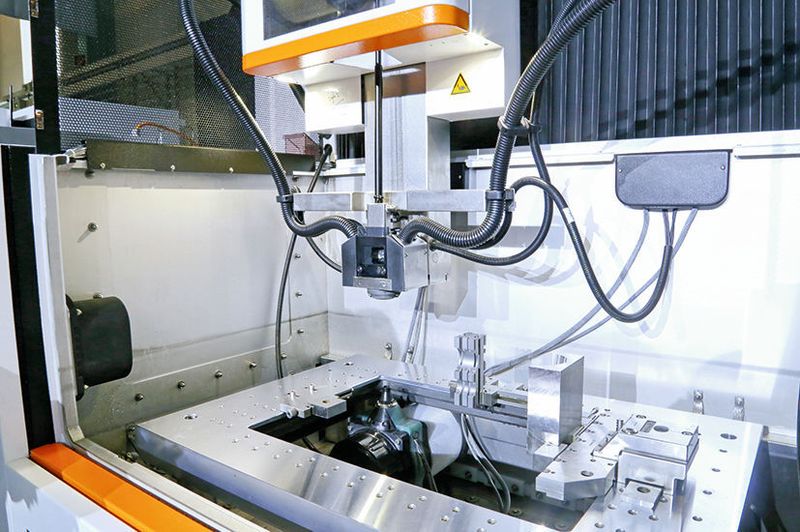 Die neueste Generatorgeneration mit ausgezeichneter Funkenkontrolle für höchste Qualität und Präzision auf der neuen Cut-P-Serie von  GF Machining Solutions. (Anne Richter, SMM)