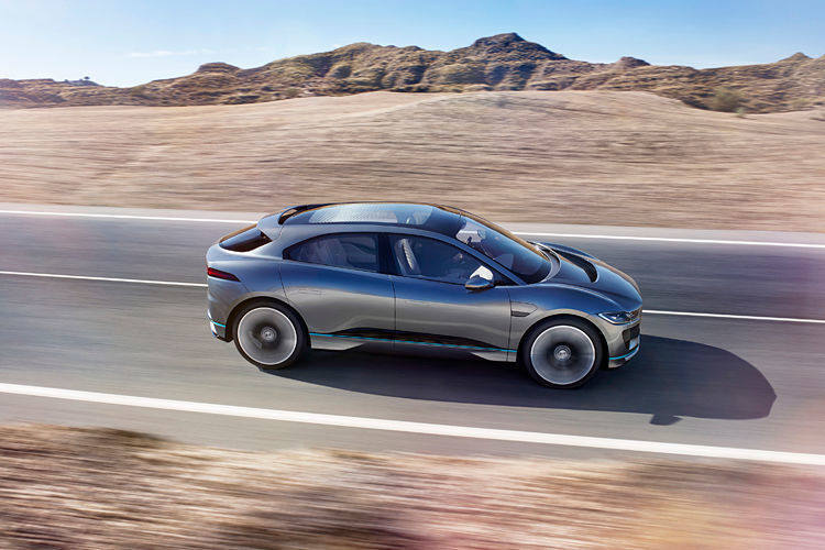 Jaguar bringt sein erstes Elektroauto auf den Markt: den I-Pace. Das Produktionsmodell des Elektro-Jaguar soll sich vom I-Pace Concept kaum unterscheiden. (Jaguar Land Rover)