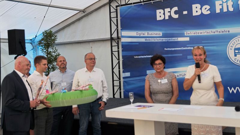 Mit Gerlinde Ehrhardt (2. v. r) wurde eine „Frau der ersten Stunde“ in Northeim nach 30-jähriger Tätigkeit für die BFC verabschiedet. (Bild: Büttner – VCG)