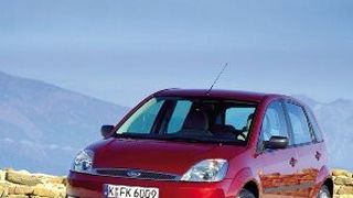 Der Ford Fiesta ist ein komfortabler und sparsamer Kleinwagen, der auch für lange Reisen taugt. (Foto: Ford)