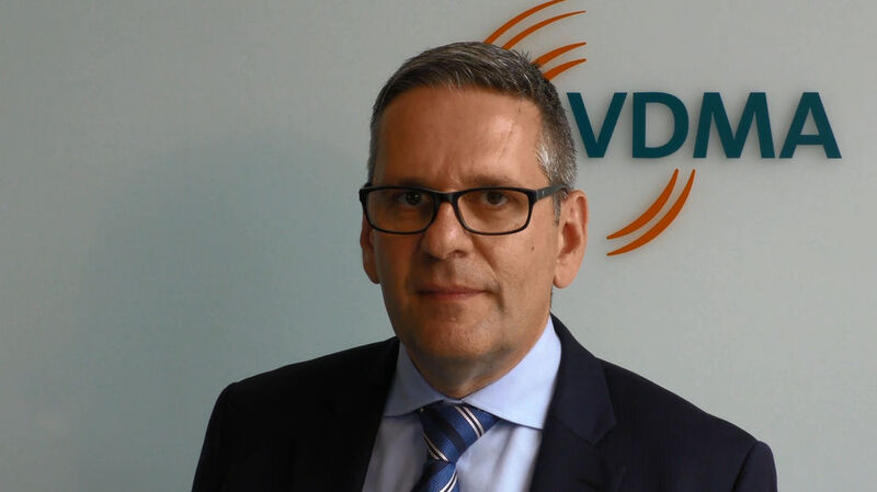 Patrick Schwarzkopf, Geschäftsführer Robotik + Automation im VDMA: „Es ist eine gute Entscheidung des EU-Parlaments, sich gegen eine Robotersteuer auszusprechen, die sich als Job-Killer erwiesen hätte. Europäische Unternehmen brauchen moderne Technologien, um im internationalen Wettbewerb bestehen zu können.“ (VDMA)