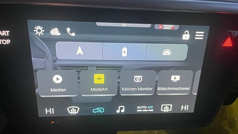 Daneben gibt es noch ein Touchdisplay zur Einstellung der vielfältigen Optionen. (Bild: Grimm – VCG)