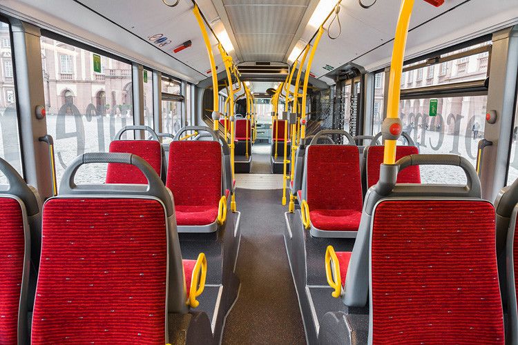 Er ist in der Serienausführung 21 Meter lang und bietet 191 Fahrgästen Platz. (Foto: Daimler)