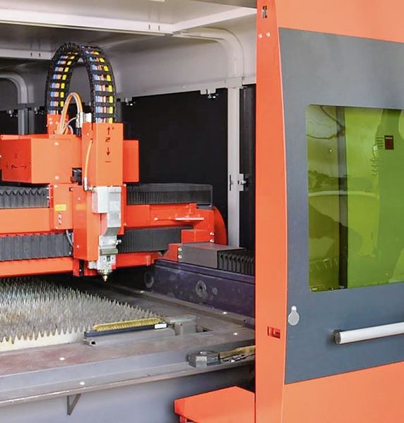 Offene Lasermaschine mit Ansicht Schneidkopf. (Bild: Stocker)