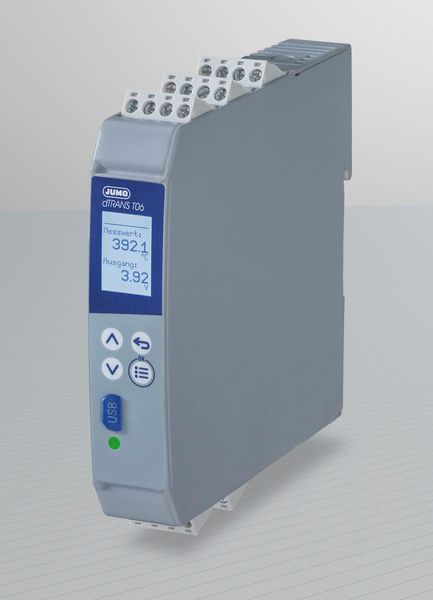 Jumo zeigt den neuen Multi-Funktions-Vierdraht-Messumformer Jumo Dtrans T06, der für anspruchsvolle Anwendungen im Anlagenbau geeignet ist. Das kompakte Tragschienengehäuse mit einer Baubreite von 22,5 mm und kodierten Steckklemmen ermöglicht den schnellen Schaltschrankeinbau und den sicheren Wechsel bei eventuellen Kalibrier- und Wartungsarbeiten. Eine Besonderheit stellt die SIL-Option dar. Auf der Messe in Halle 5, Stand 217. (Bild: Jumo)