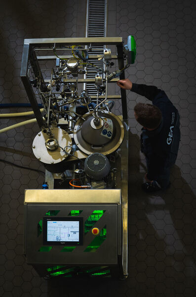 Pathfinder Separator des deutschen Maschinenherstellers GEA. Er eignet sich für das Trennen von Flüssigkeiten und Flüssigkeiten sowie Flüssigkeiten und Feststoffen.  (Schneider Electric)