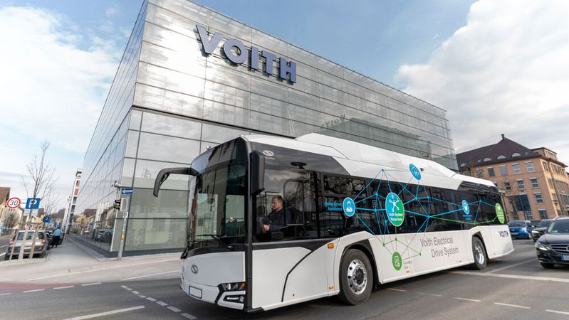 Voith will weltweit bis zu 2.500 Stellen abbauen. Im Bild: Ein Demonstrationsfahrzeug mit dem elektrischen Antrieb „VEDS“ des Unternehmens.(Bild:  Voith)