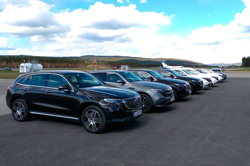 Der EQC lässt sich im Konfigurator des Herstellers bereits bestellen, ab Juni erhalten die ersten Käufer ihr neues Elektroauto – 71.281 Euro haben sie dann mindestens bezahlt. (Bild: Thomas Günnel)