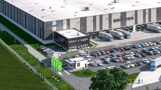 In kleinen Gruppen wurde mit qualifizierter Führung ein offener Einblick in operative Details  des  Multi-User-Lagers der Ebay Enterprise gegeben. (Bild: eBay Enterprise)