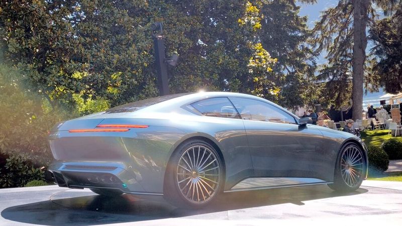 Interessant ist das Zwei-Streifen-Rückleuchten-Design, das BMW vielleicht irgendwann in Serienfahrzeugen bringen wird. (Bild: SP-X/Mario Hommen)