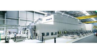 Der Zweck des Gemeinschaftsunternehmens von Schuler und Porsche sei ein sogenannter Smart Press Shop als Teil der vernetzten Industrie 4.0 (in diesem Bild ist eine Pressenlinie mit Servodirekt-Technologie zu sehen). (Schuler AG)
