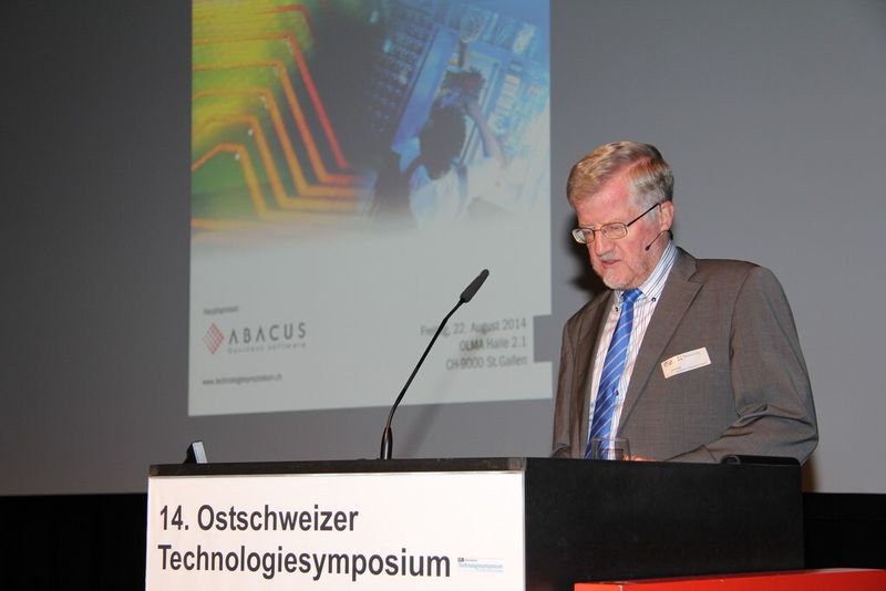 Prof. Josef Graf, innerstaatliche Hochschule für Technik Buchs (NTB), führte durch die Veranstaltung. (Bild: Urs Heiz)