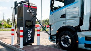 Mittlerweile rollen in Deutschland rund 109.000 E-Lkw und -Transporter über die Straßen. (Bild: Alena Zielinski | E.On)