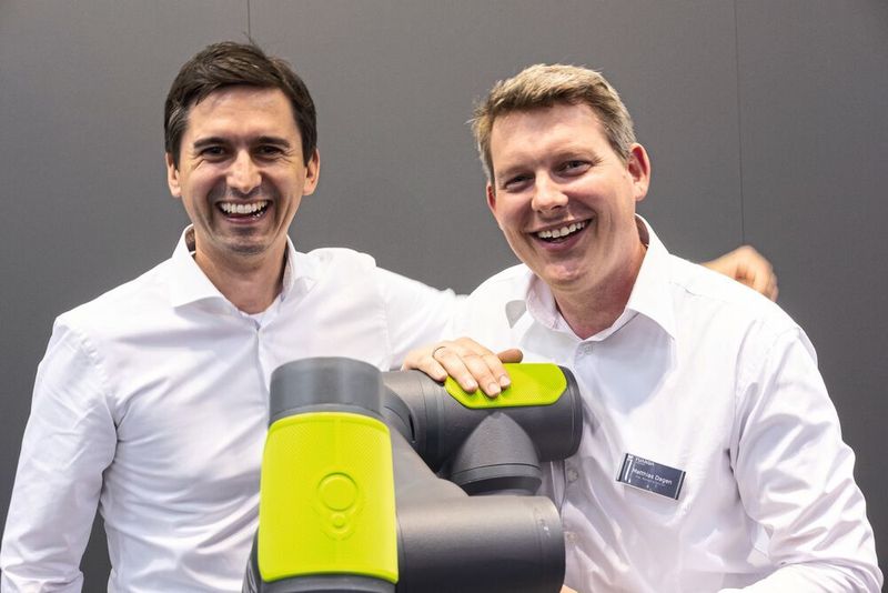 Dr. Jens Kotlarski (Geschäftsführer Yuanda Robotics, links) und Matthias Dagen (Mitgründer, rechts). (Kollmorgen)
