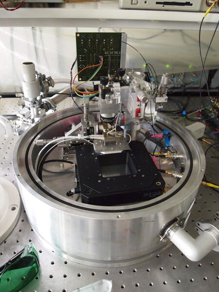Abb. 2: Ein Rasterkraftmikroskop, mit dem PCM-Materialien und Teststrukturen untersucht werden. (IBM Forschung Zürich)