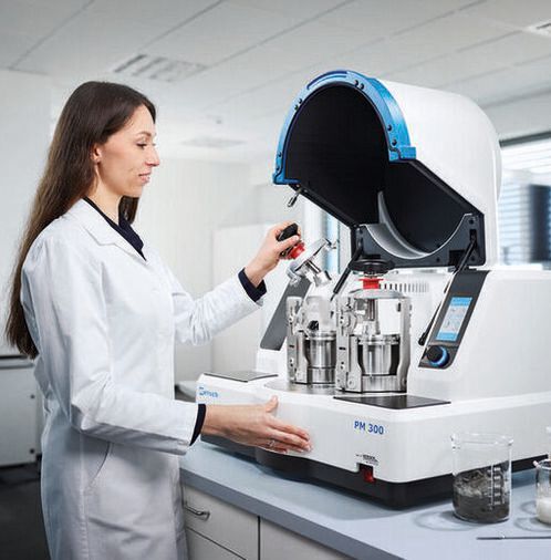 With the new Planetary Ball Mill PM 300, Retsch has added another model to the comprehensive ball mill range which, thanks to elaborate features, makes every day work in the lab easier.