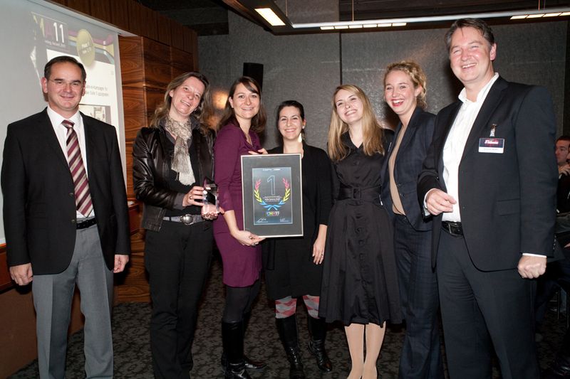 Gewinner in der Kategorie With-Through-Partner ist Adobe: Katja Dollinger und Sabina Strasser mit Paula Eckardt, Woelke v. der Brüggen. (Archiv: Vogel Business Media)