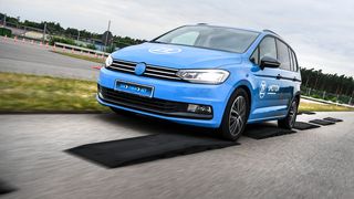 Intelligente Dämpfer erhöhen den Fahrkomfort ohne Kompromisse bei der Sportlichkeit. (Bild: ZF)