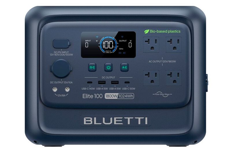 Bluetti hat die Elite 100 V2 vorstellen, eine teilweise biobasierte Edition seiner Elite 100 tragbaren Stromstation. Das Gehäuse besteht aus Bayblend RE Polycarbonat von Covestro, dem durch Massenbilanzierung 25 Prozent biobasierte Rohstoffe zugeordnet werden. Nach Berechnungen kann dies den CO2-Fußabdruck des Gehäuses im Vergleich zum herkömmlichen Modell um über ein Fünftel reduzieren. (Bild: Bluetti)