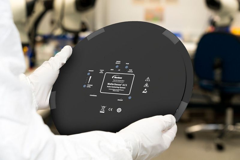 Da die Messung unter realen Prozessbedingungen einschließlich Vakuum erfolgt, liefern Systeme wie der WaferSense ACS laut Vidya ein genaueres Bild vom tatsächlichen Verhalten der Anlage, ohne die Prozessintegrität zu beeinträchtigen. (Bild: Nordson Test & Inspection )