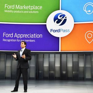 Ford-Chef Mark Fields stellt das neue Ford-Pass vor.