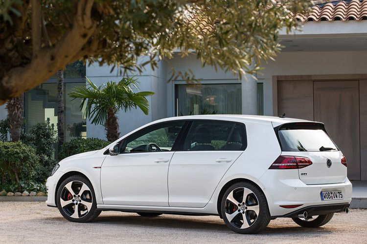 Mindestens 28.350 Euro müssen sportliche Golf-Fahrer für den GTI beim Händler lassen. (Foto: Volkswagen)