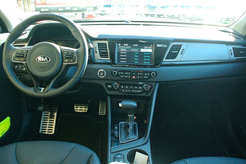 Insgesamt ist die Verarbeitung im Innenraum gelungen, und die Materialauswahl mit Leder, Aluminium und Kunststoff ist vielfältig. (Sven Prawitz/»Automobil Industrie«)