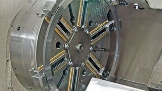 Bild 1: Die Simulation zeigt schnell, wie ein Ring gespannt werden muss, um die geforderten Toleranzen auch nach der Bearbeitung einzuhalten. Bild: Schunk (Archiv: Vogel Business Media)