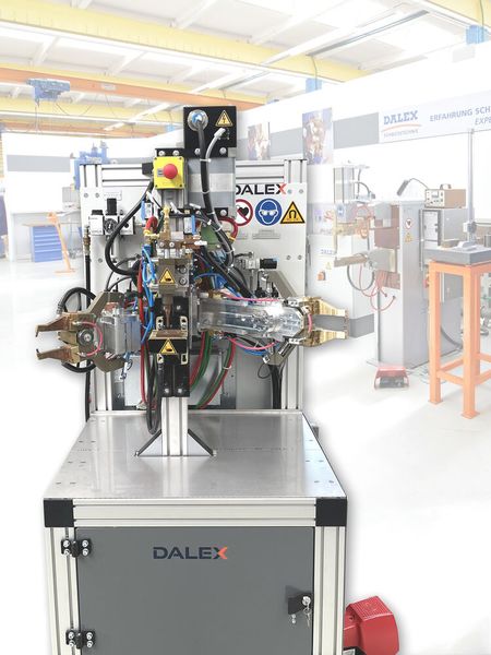 Die neuen Dalex-Mikroschweißzangen im T-Center auf einer Testanlage. (Bild: Dalex)