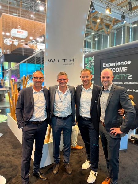 Eine eingeschworene Männer-Runde: (v. l.) Michael Huber (WithSecure), Michael Hitzelberger (TDSynnex), Mario Kestler und Milan Dörnhöfer (beide WithSecure) (Bild: Vogel IT-Medien GmbH)