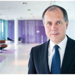 Frank Riemensperger, Vorsitzender der Geschäftsführung von Accenture Deutschlandvist überzeugt, dass Mensch und Maschine zu Kollegen werden.