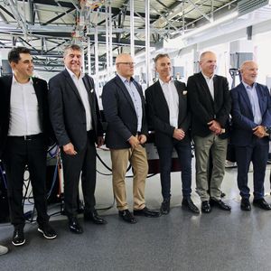 C'est non sans une certaine fierté que Kif Parechoc et ses partenaires ont mis en service cette centième machine.(Source :  MSM)