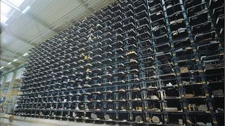 Modernes Werkstoffmanagement: Überschaubare Leere beim Kunden  neue „Bewohner“ im Werkstoff-Servicecenter. Dreckshage will seine Kunden von weniger nutzbringenden Aufgaben entlasten und bietet Lagerhaltung an. (Archiv: Vogel Business Media)