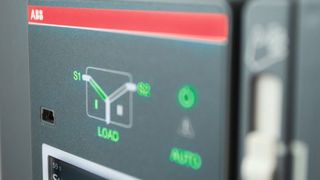 Der neue Netzumschalter von ABB vereint alle Sensoren und Steuerungselemente in einem Gehäuse. (ABB)