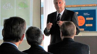 Peter Acél, Inhaber der Dr. Acél & Partner AG, leitet durch das Kolloquium. (Bildarchiv vom 31. Logistik-Kolloquium) (Dr. Acél & Partner AG)