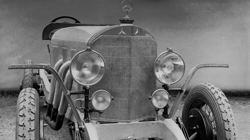 „Sternenhimmel“ am Spitzkühler eines Mercedes-Benz 630 bzw. 24/100/140 PS. (Bild: Mercedes-Benz)