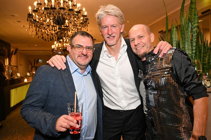 Partystimmung bei Patris Soltanian (Patriot), Marc Riemen (Rieberg) und Christian Pirch (CyberPower). (Bild: Hannes Magerstädt)
